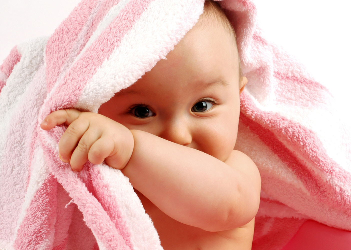 Bebê-de-toalha-rosa