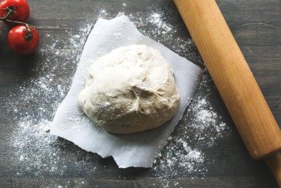 pizza-dough-ready-to-roll_925x
